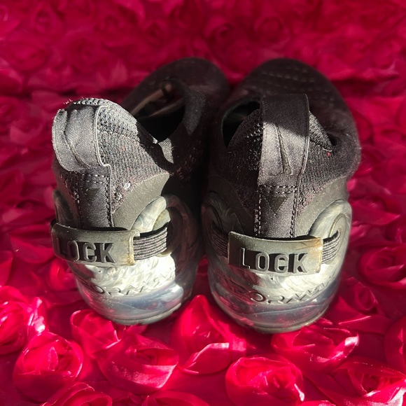 WOMEN'S NIKE AIR VAPORMAX 2021 FLYKNIT RUNNING SHOES - Picture 4 of 9